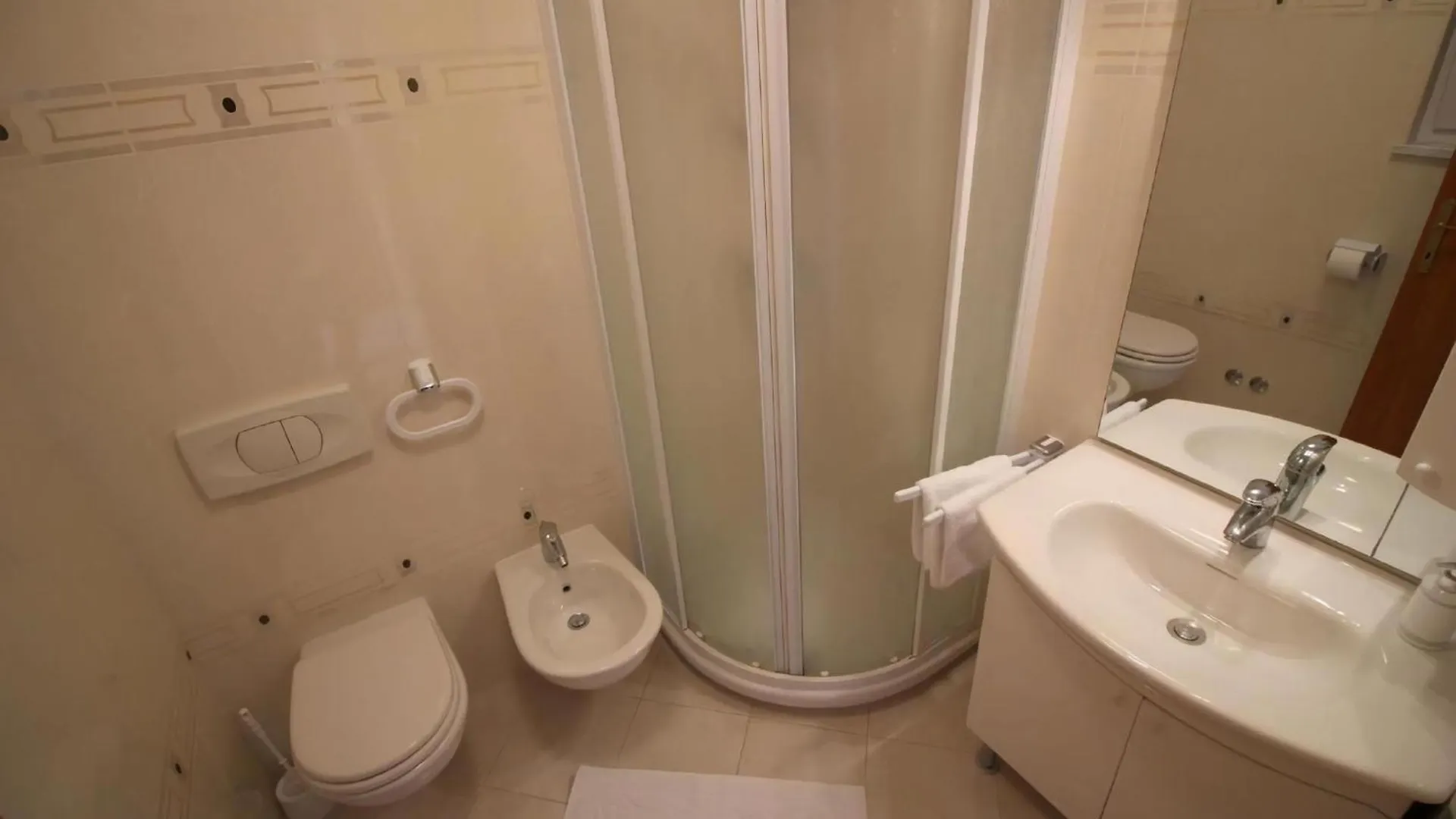 Apartment Ferienwohnung Leticija In Porec Mit Parkplatz